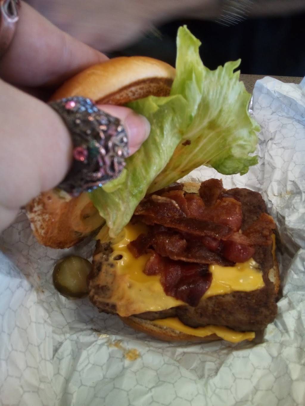 Wendys | restaurant | 4931 N Oak Trafficway, Kansas City, MO 64118, USA | 8164130766 OR +1 816-413-0766