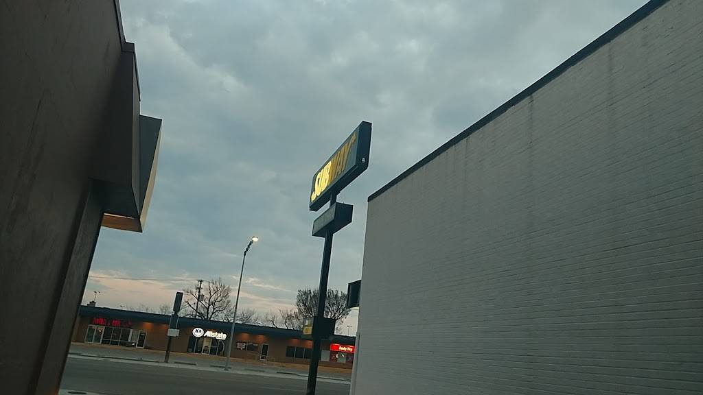Subway | meal takeaway | 2417 N Main St, Hutchinson, KS 67502, USA | 6206698811 OR +1 620-669-8811