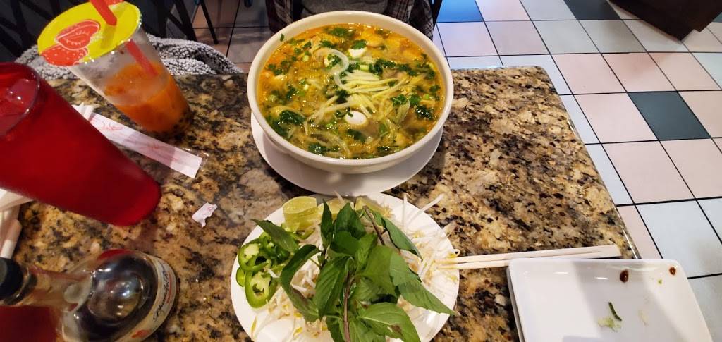 Saigon Noodle House | restaurant | 4606 US-280 #108, Birmingham, AL 35242, USA | 2054081800 OR +1 205-408-1800