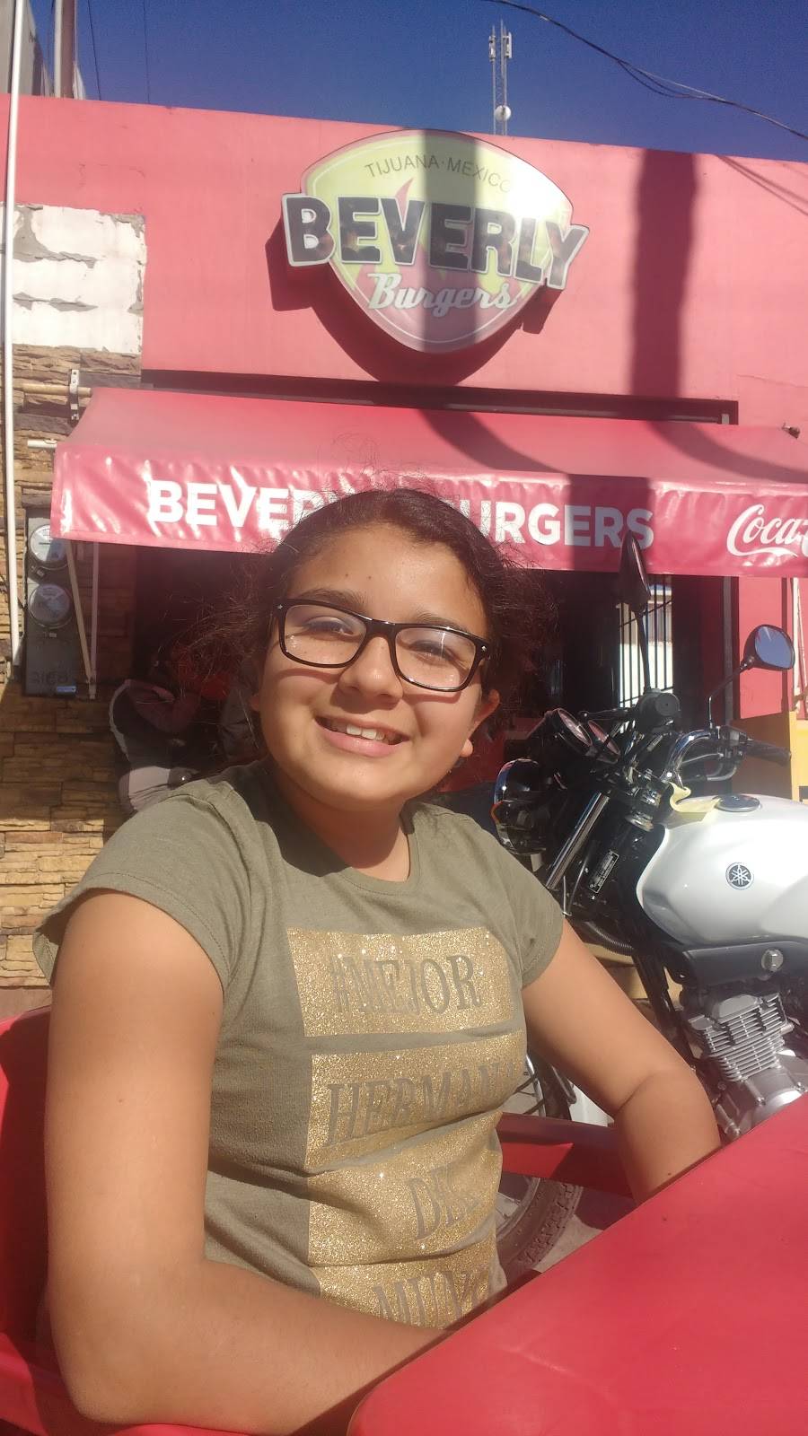 Beverly Burgers | restaurant | Paseo Ensenada 2168, Playas, Dorada, 22500 Tijuana, B.C., Mexico | 016643795031 OR +52 664 379 5031