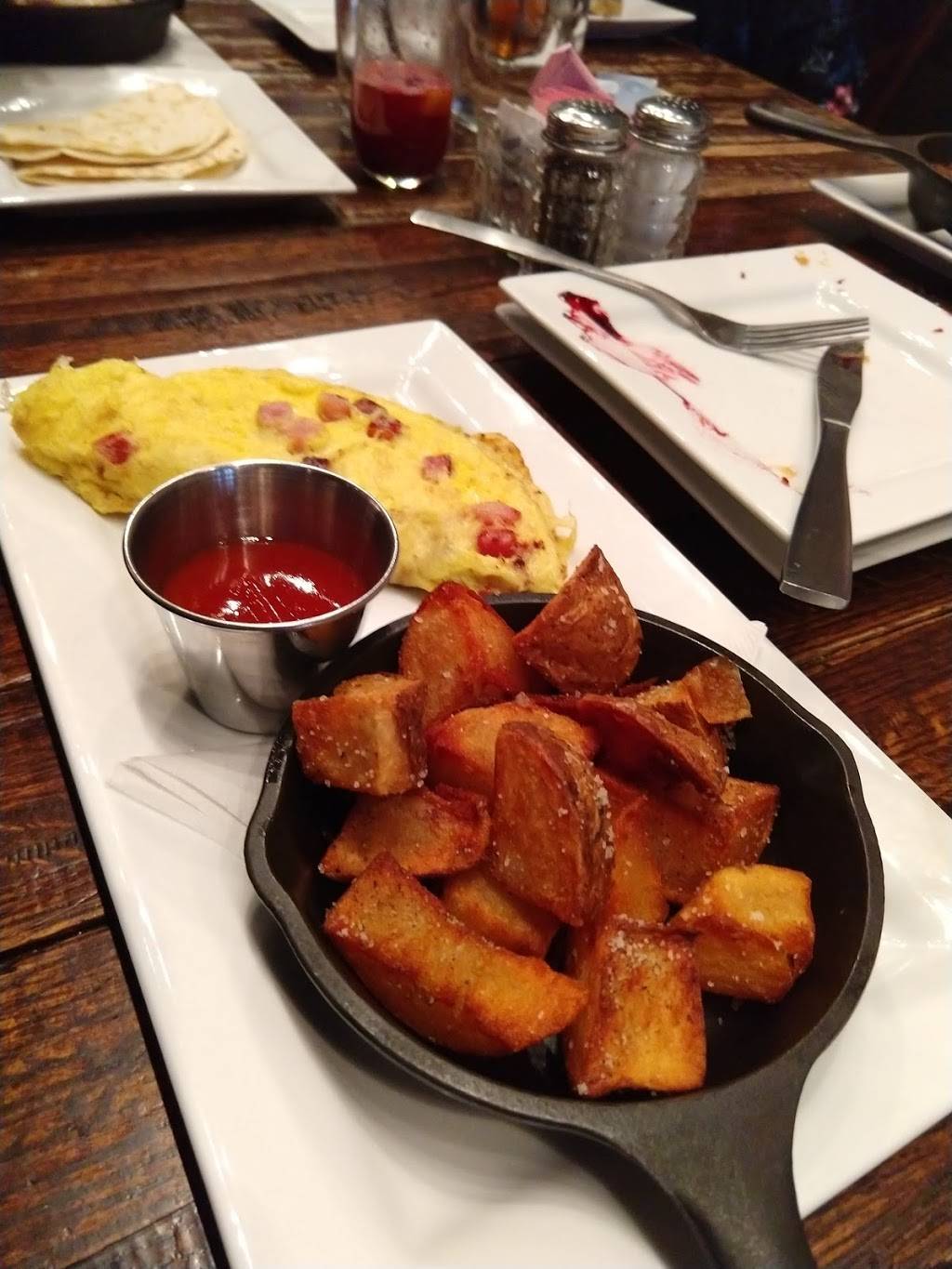 Dandelion Market | restaurant | 118 W 5th St, Charlotte, NC 28202, USA | 7043337989 OR +1 704-333-7989