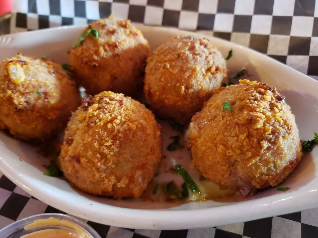 OMalleys Irish Pub | restaurant | 2403 6th Ave, Tacoma, WA 98406, USA | 2536279403 OR +1 253-627-9403