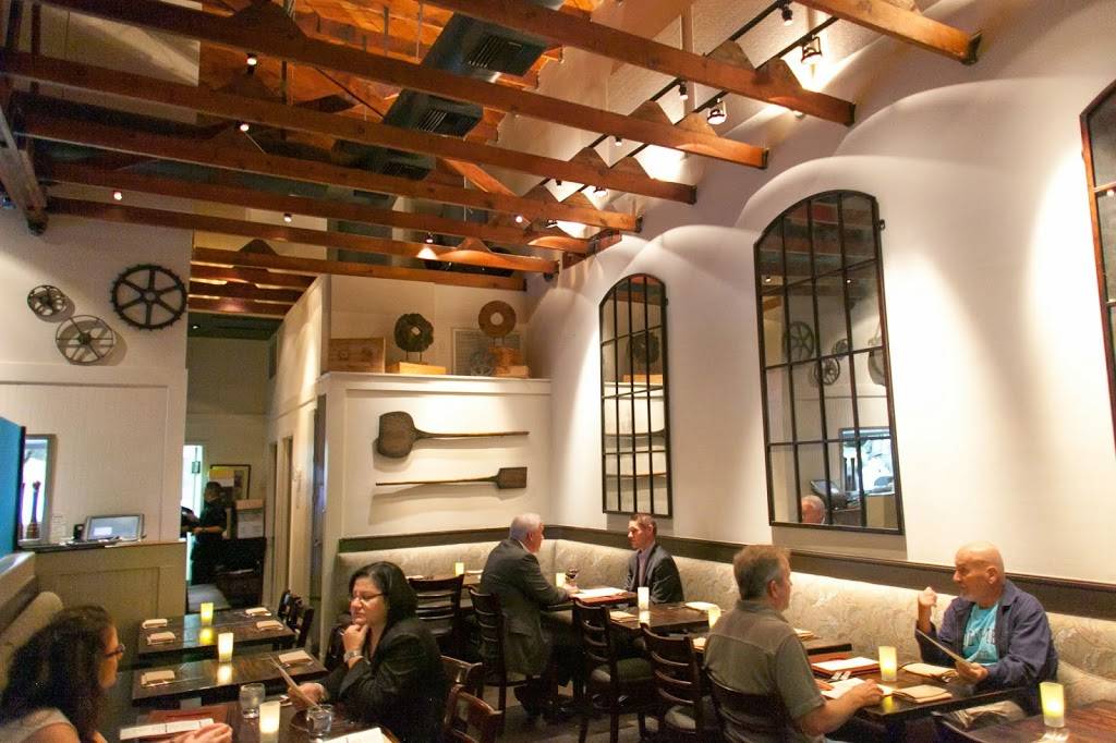 Darrens Restaurant + Bar | restaurant | 1141 Manhattan Ave, Manhattan Beach, CA 90266, USA | 3108021973 OR +1 310-802-1973