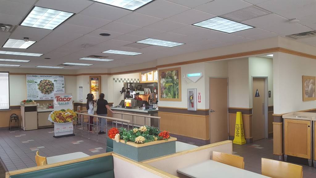 Wendys | restaurant | 14303 Bear Valley Rd, Victorville, CA 92392, USA | 7609567973 OR +1 760-956-7973