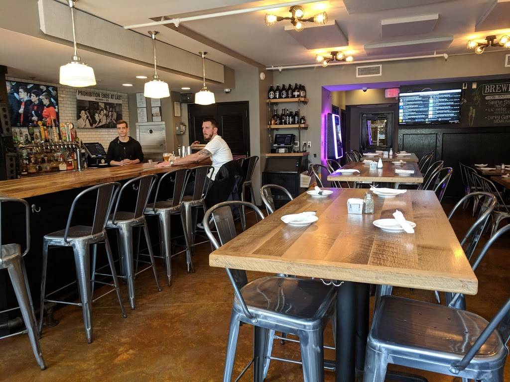 Public House Kitchen & Brewery | restaurant | 9406 Battle St, Manassas, VA 20110, USA | 5712921427 OR +1 571-292-1427