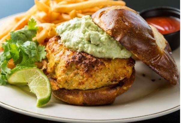 Castaway Cafe | restaurant | Cinema Lobby, 1708-A Montauk Hwy, Mastic, NY 11950, USA | 6316573198 OR +1 631-657-3198