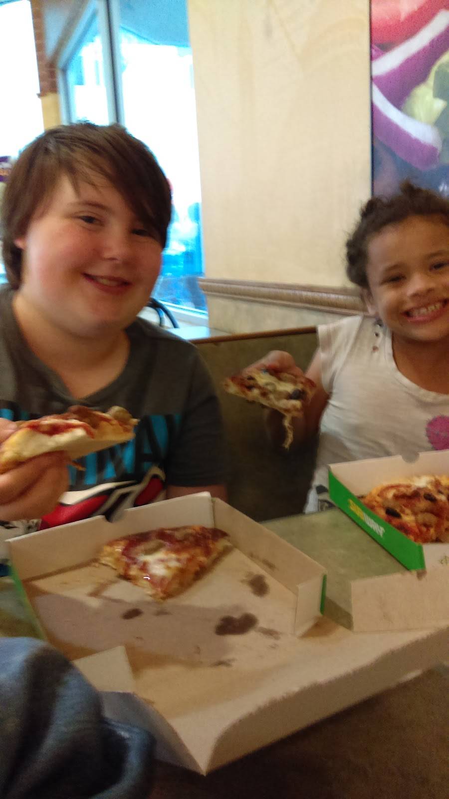 Subway | restaurant | 8915 N Allen Rd, Peoria, IL 61615, USA | 3096929100 OR +1 309-692-9100