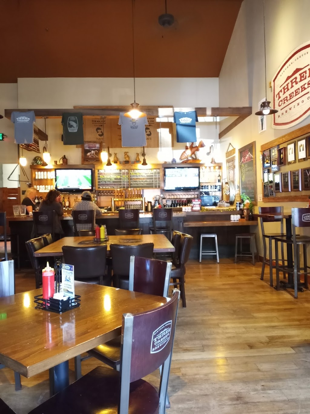 Three Creeks Brewing Company | restaurant | 721 S Desperado Ct, Sisters, OR 97759, USA | 5415491963 OR +1 541-549-1963