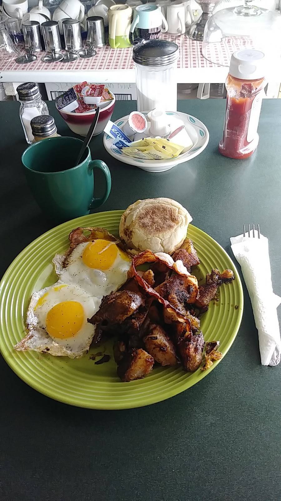 Cindys Diner | restaurant | 06450, 297 W Main St, Meriden, CT 06451, USA | 2038598751 OR +1 203-859-8751