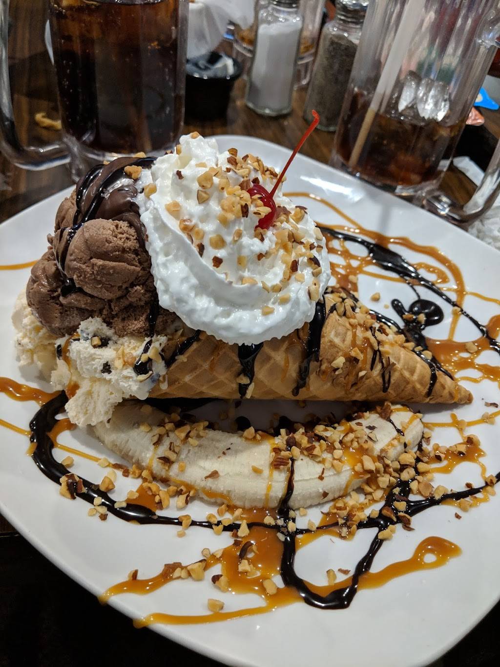 Colonial Cafe - Naperville | restaurant | 8 W Gartner Rd, Naperville, IL 60540, USA | 6304207722 OR +1 630-420-7722