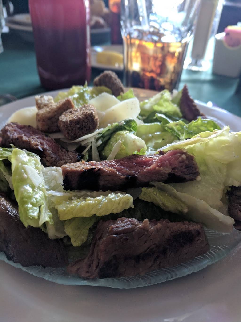 Lyons Den Restaurant & Tavern | restaurant | 25 Dock Rd, Gilford, NH 03249, USA | 6032938833 OR +1 603-293-8833