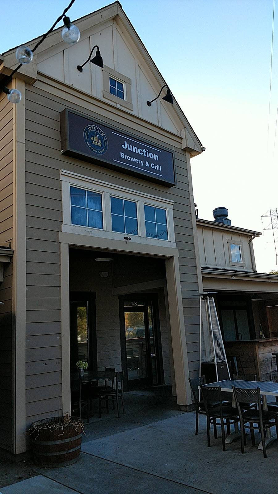 Junction Brewery and Grill | restaurant | 110 W American Canyon Rd, American Canyon, CA 94503, USA | 7076492285 OR +1 707-649-2285