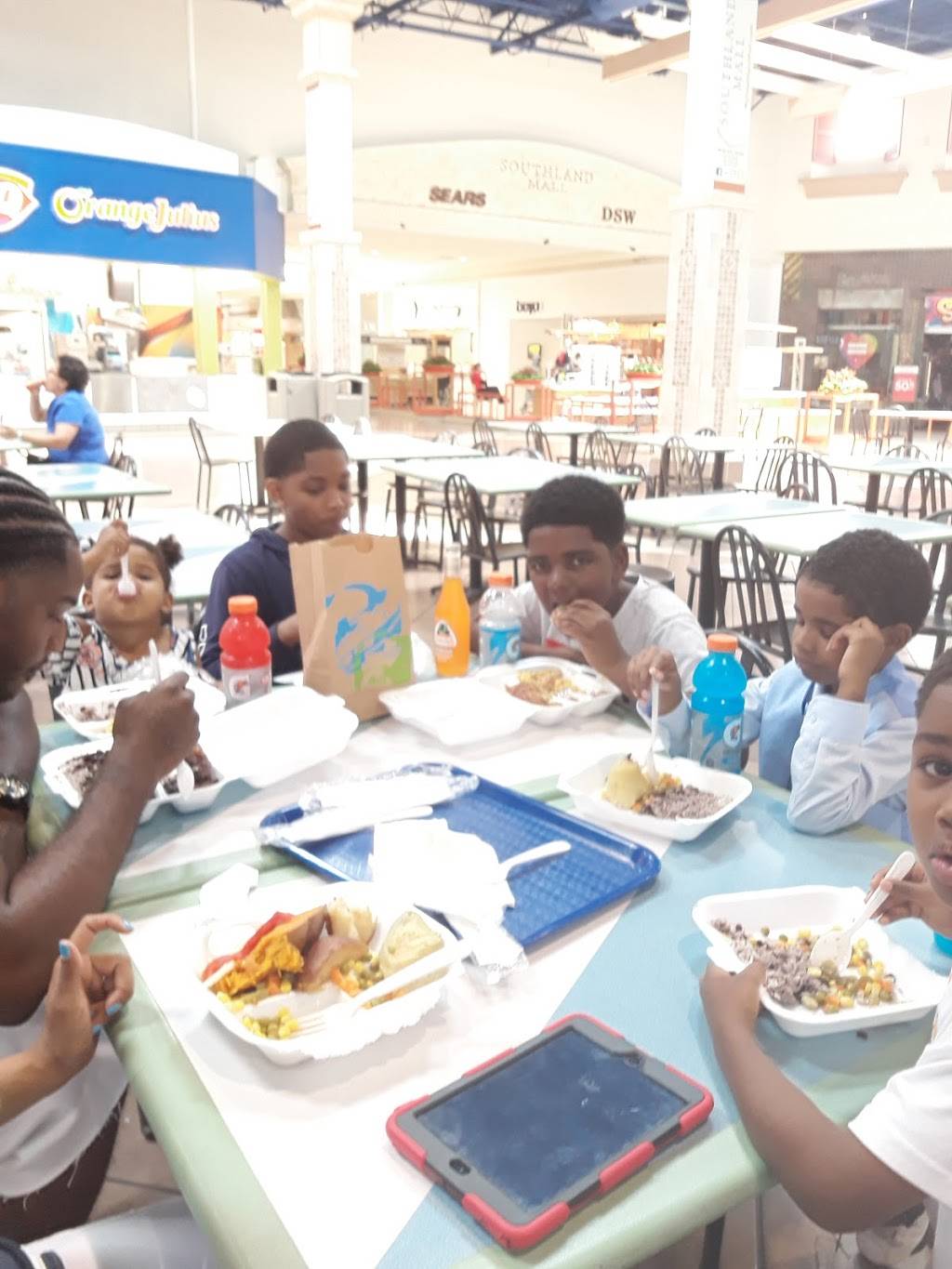 Charleys Philly Steaks | restaurant | 20505 S Dixie Hwy Ste BAY1871, Cutler Bay, FL 33189, USA | 3052323174 OR +1 305-232-3174