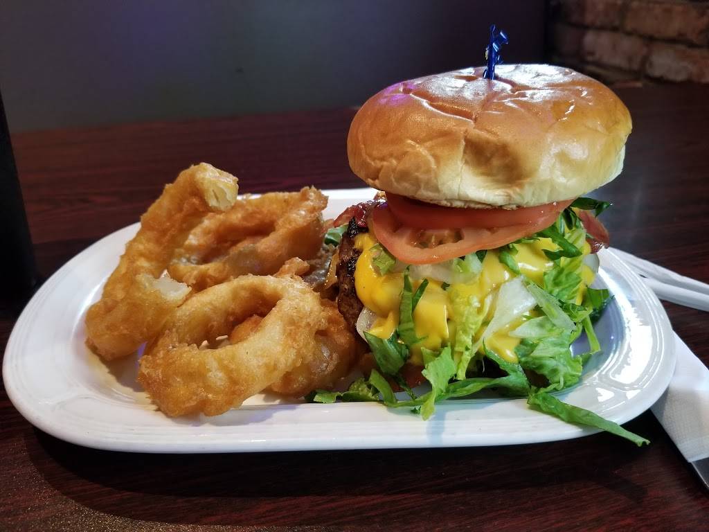 Olivers Bar & Grill | restaurant | 2122 W Station St, Kankakee, IL 60901, USA | 8159351900 OR +1 815-935-1900