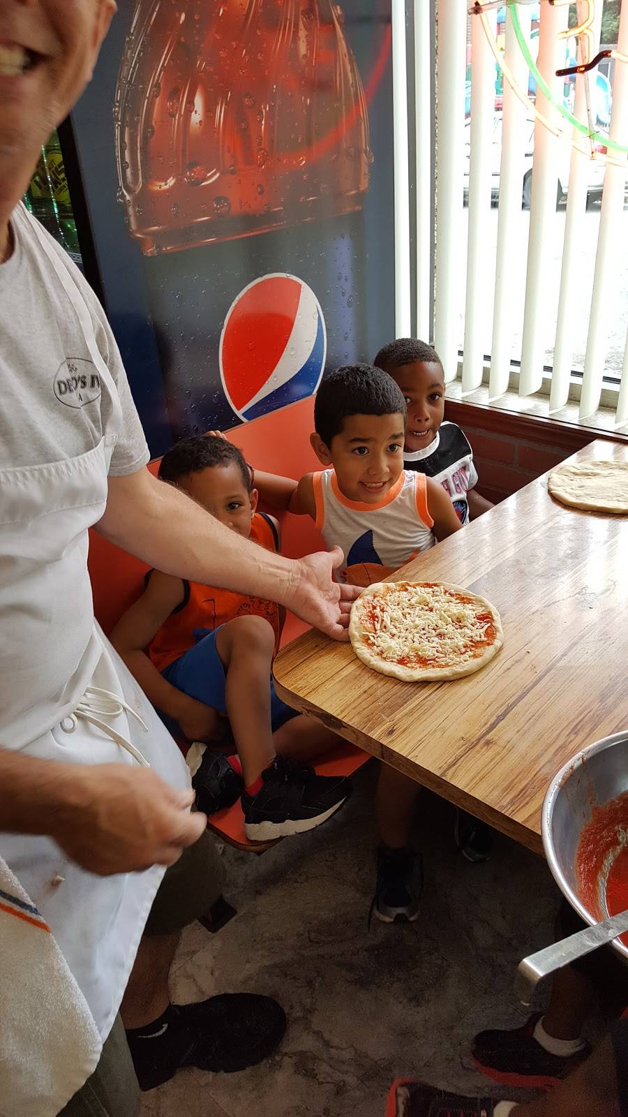 Devitos Pizza IV | restaurant | 124 Tremont St, Trenton, NJ 08611, USA | 6093932155 OR +1 609-393-2155