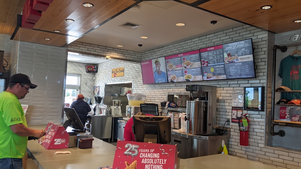 Raising Canes Chicken Fingers | meal takeaway | 1150 S 13th St, Norfolk, NE 68701, USA | 4023167068 OR +1 402-316-7068