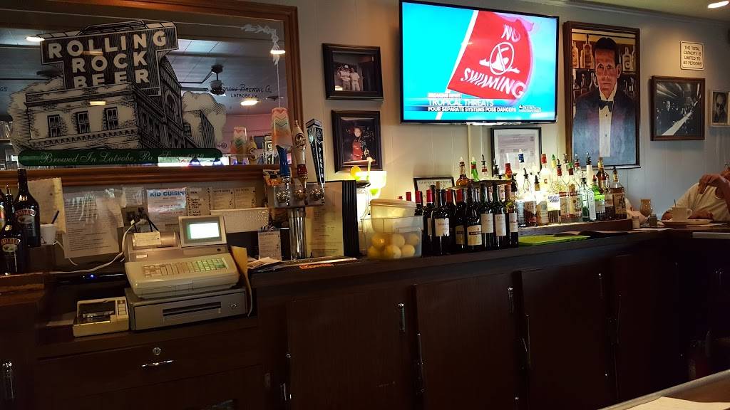 Lloyds Bar & Grill | restaurant | 8961 Macomb St, Grosse Ile Township, MI 48138, USA | 7346753117 OR +1 734-675-3117