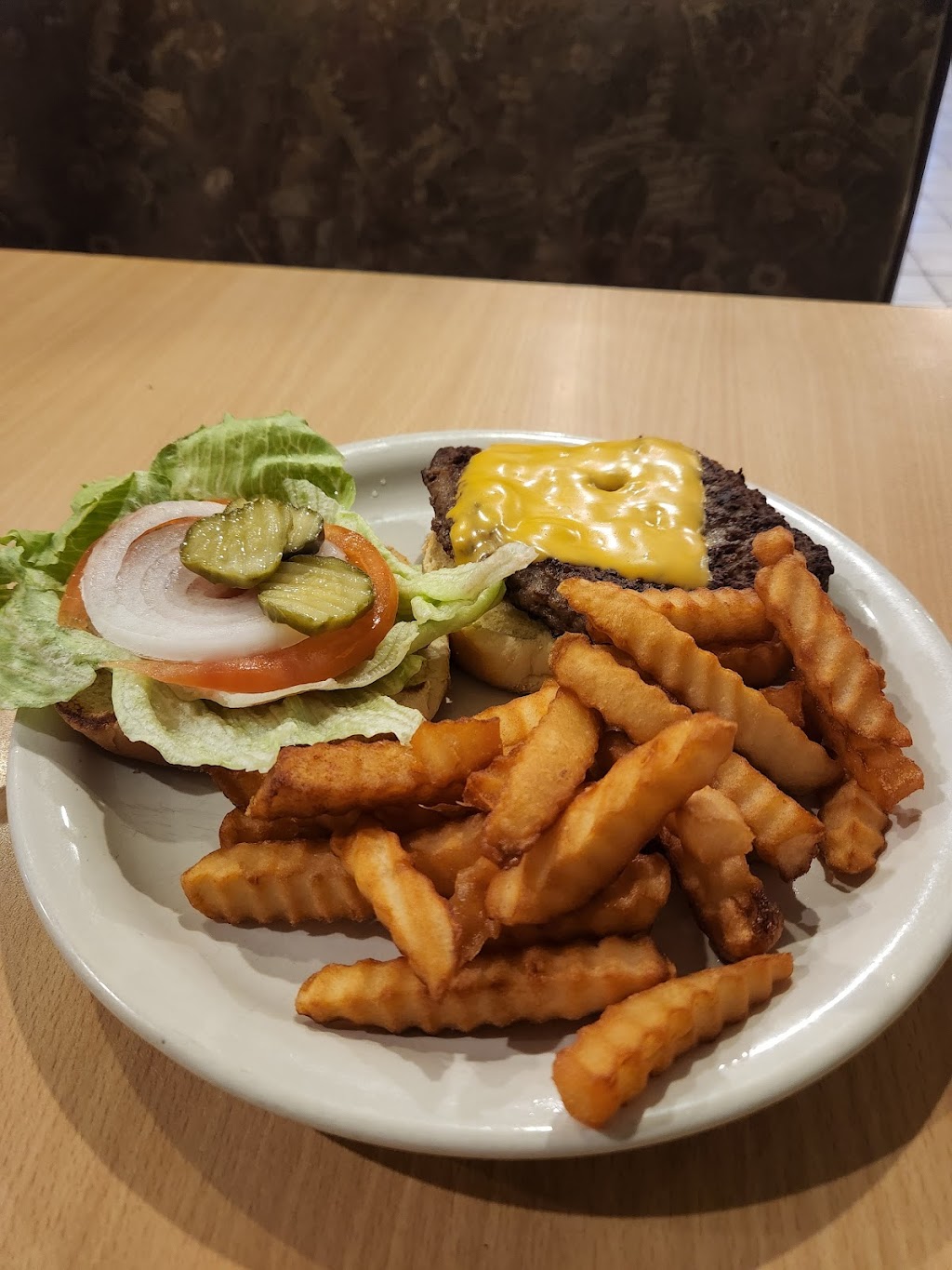 Golden dragon | restaurant | 11656 Fulton St E, Lowell Charter Township, MI 49331, USA | 6163197922 OR +1 616-319-7922