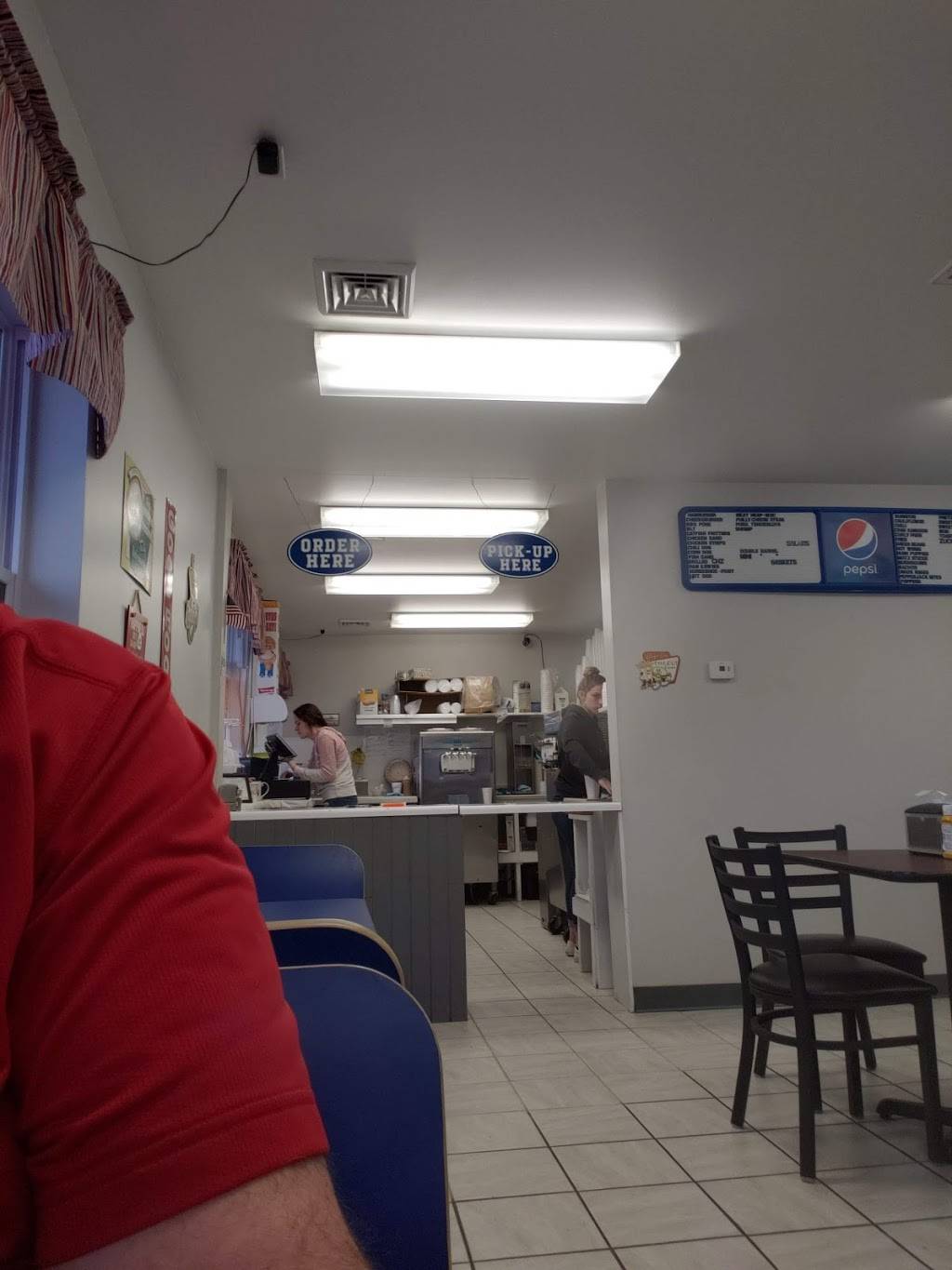 Village Drive-In | restaurant | 212 S Washington St, Bunker Hill, IL 62014, USA | 6185853113 OR +1 618-585-3113