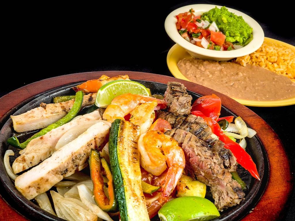 Lunas Mexican Restaurant | restaurant | Mainland Crossing, 9300 Emmett F Lowry Expy, Texas City, TX 77591, USA | 4099867919 OR +1 409-986-7919