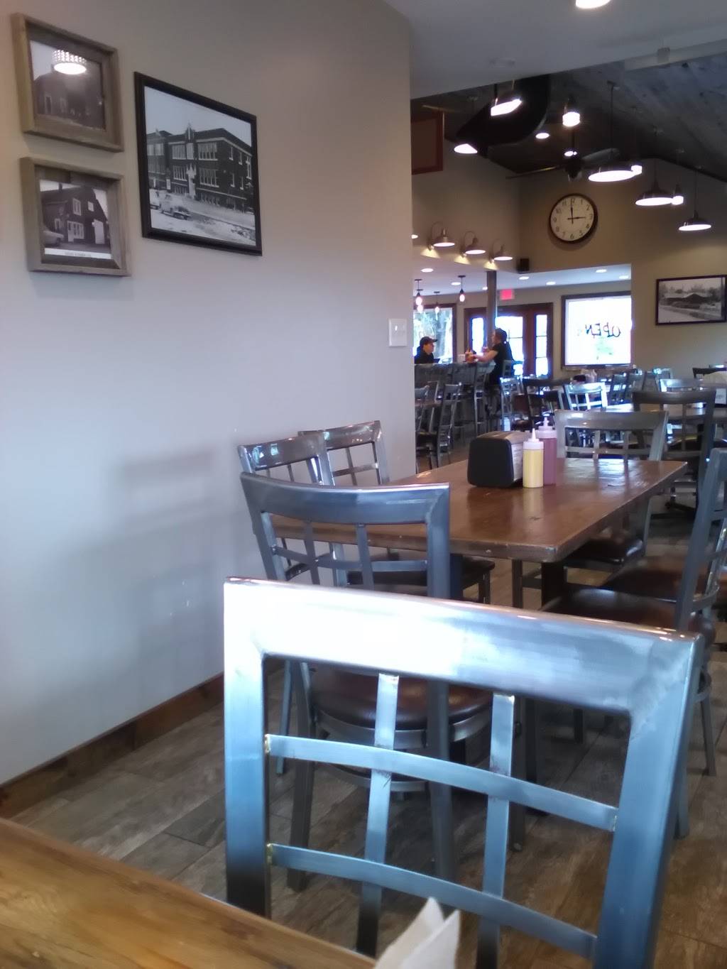 Plackes | restaurant | 303 Bluffs St, Bluffs, IL 62621, USA | 2177543376 OR +1 217-754-3376