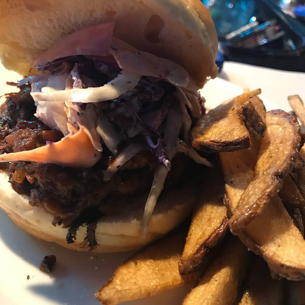 Coyotes Tavern | restaurant | 250 Little Britain Rd, Newburgh, NY 12550, USA | 8455611112 OR +1 845-561-1112