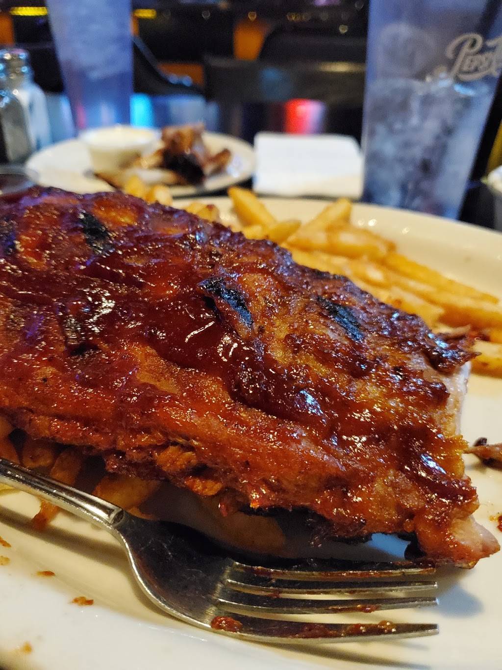 Edge of Town Bar & Grille | restaurant | 10490 W Cheyenne Ave, Las Vegas, NV 89129, USA | 7024633343 OR +1 702-463-3343