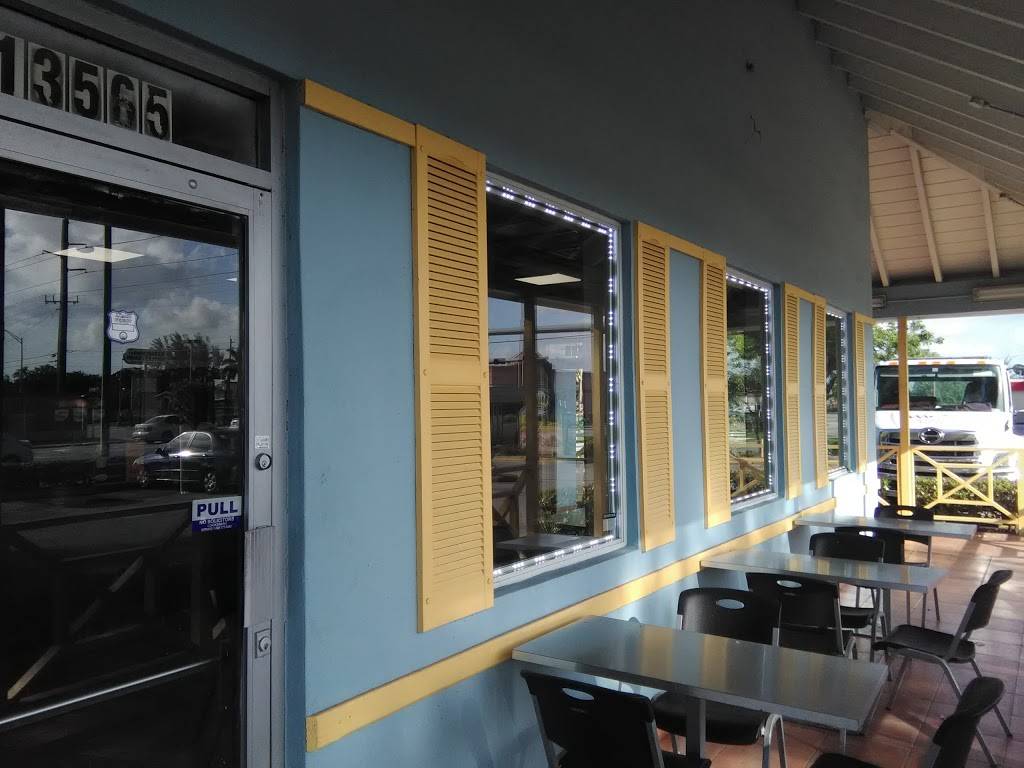 Snappers Seafood & Chicken | restaurant | 13565 NW 27th Ave, Opa-locka, FL 33054, USA | 3056876539 OR +1 305-687-6539