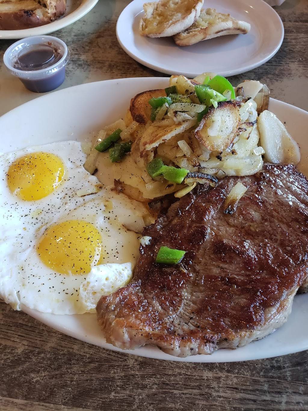 Mils Bar & Grill | restaurant | 100 S Del Puerto Ave, Patterson, CA 95363, USA | 2098922100 OR +1 209-892-2100