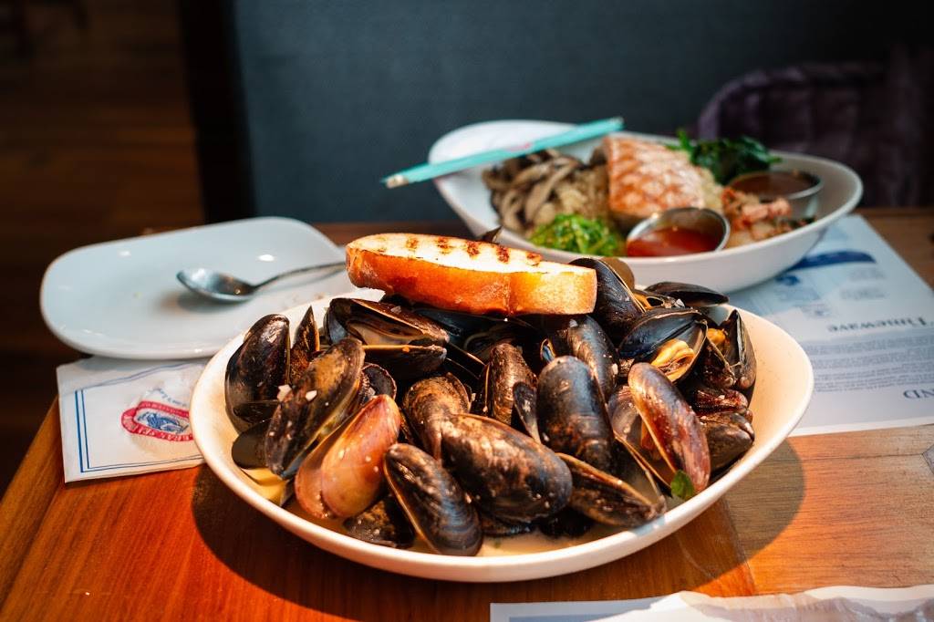 Legal Sea Foods | restaurant | 30 Forbes Rd, Braintree, MA 02184, USA | 7818171292 OR +1 781-817-1292