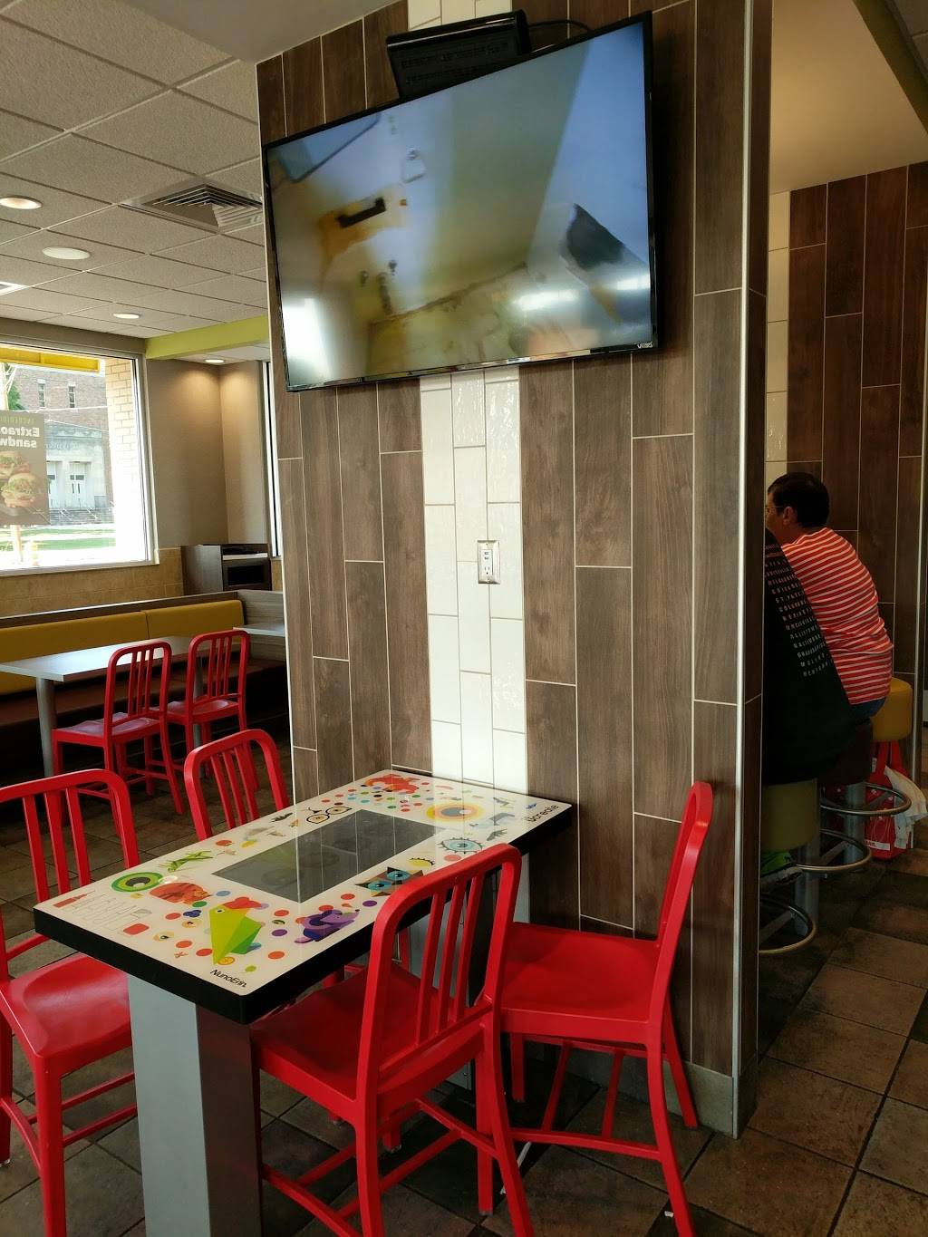 McDonalds | cafe | 3433 Avenue of the Cities, Moline, IL 61265, USA | 3097978725 OR +1 309-797-8725