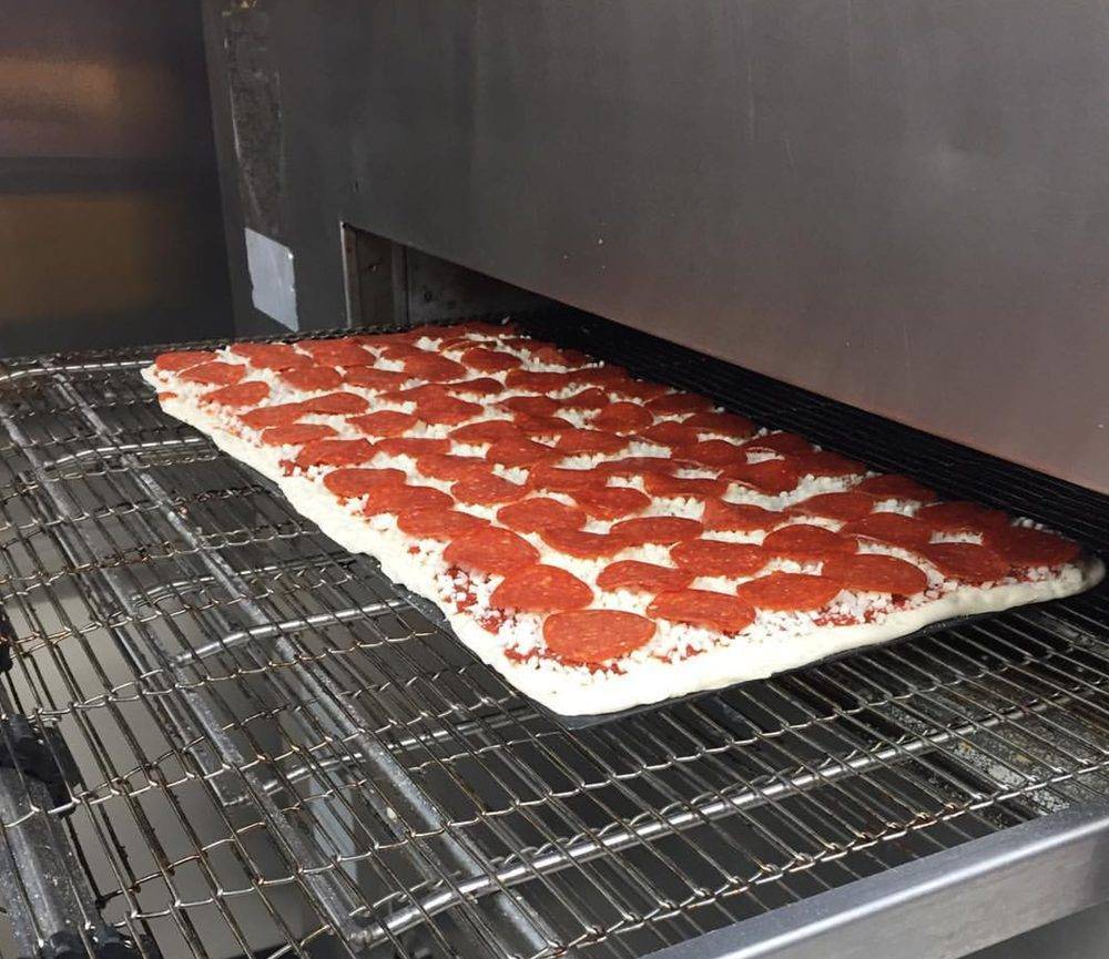 Foxs Pizza Den West Mifflin | restaurant | 5700 Homeville Rd, West Mifflin, PA 15122, USA | 4128966944 OR +1 412-896-6944