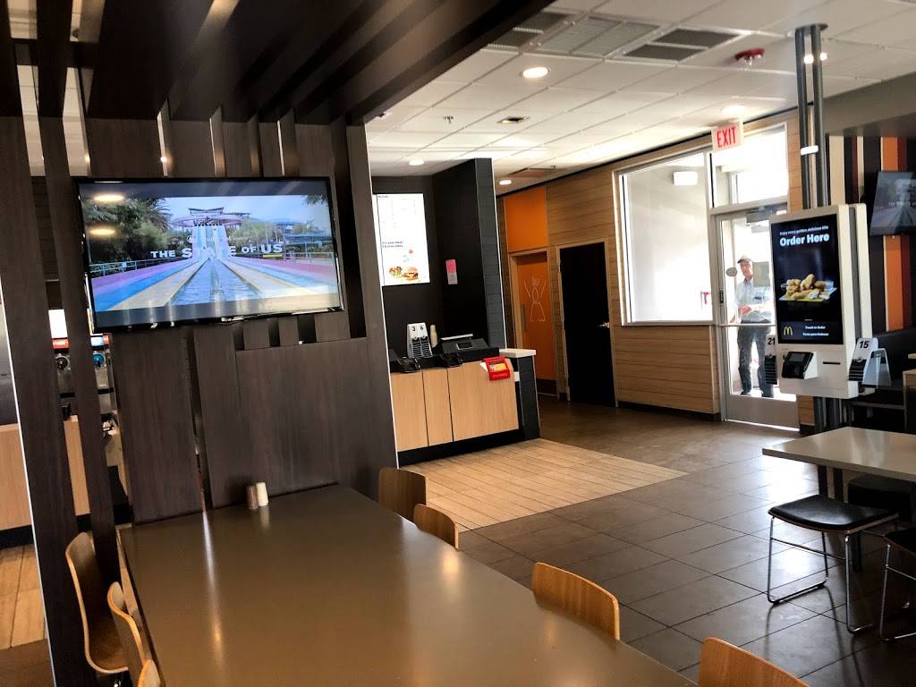 McDonalds | cafe | 8915 Johnson Dr, Merriam, KS 66202, USA | 9134323874 OR +1 913-432-3874