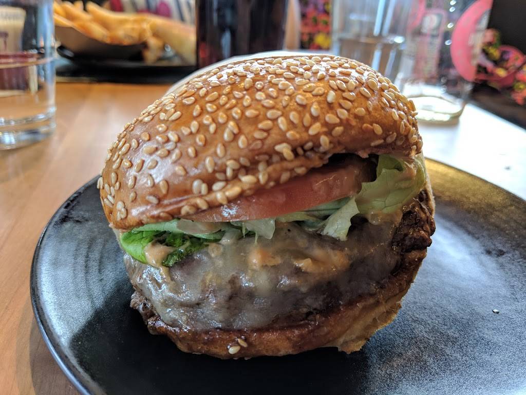 Roam Artisan Burgers | restaurant | 23 Lafayette Cir, Lafayette, CA 94549, USA | 9253850798 OR +1 925-385-0798