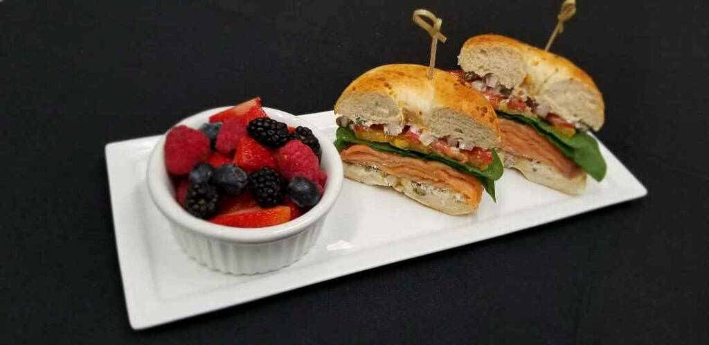 LevelOne Restraunt | restaurant | 123 E Wisconsin Ave, Neenah, WI 54956, USA | 9207258441 OR +1 920-725-8441