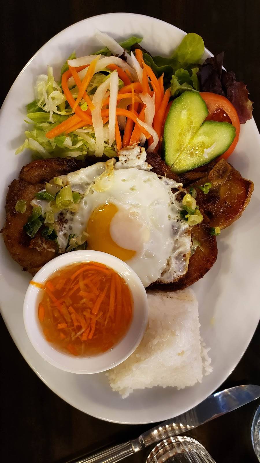 SAIGON Bistro Restaurant | restaurant | 122 Atlantic Ave, Toronto, ON M6K 1X9, Canada | 6473492492 OR +1 647-349-2492