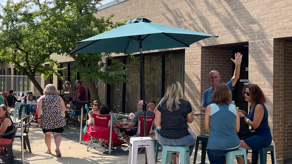 Fibs Brewing | restaurant | 260 Howard Ave, Des Plaines, IL 60018, USA | 8472279790 OR +1 847-227-9790