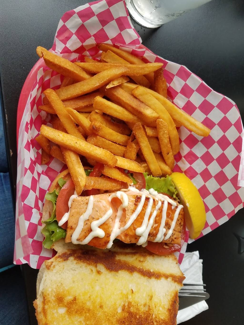 The Crabby Oyster | restaurant | 150 Broadway St, Seaside, OR 97138, USA | 5037386300 OR +1 503-738-6300