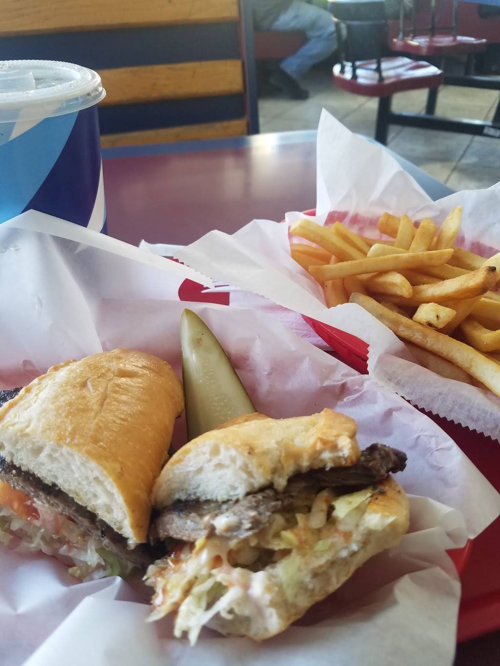 Windy City Gyros | restaurant | 3932 N Broadway, Chicago, IL 60613, USA | 7739757335 OR +1 773-975-7335