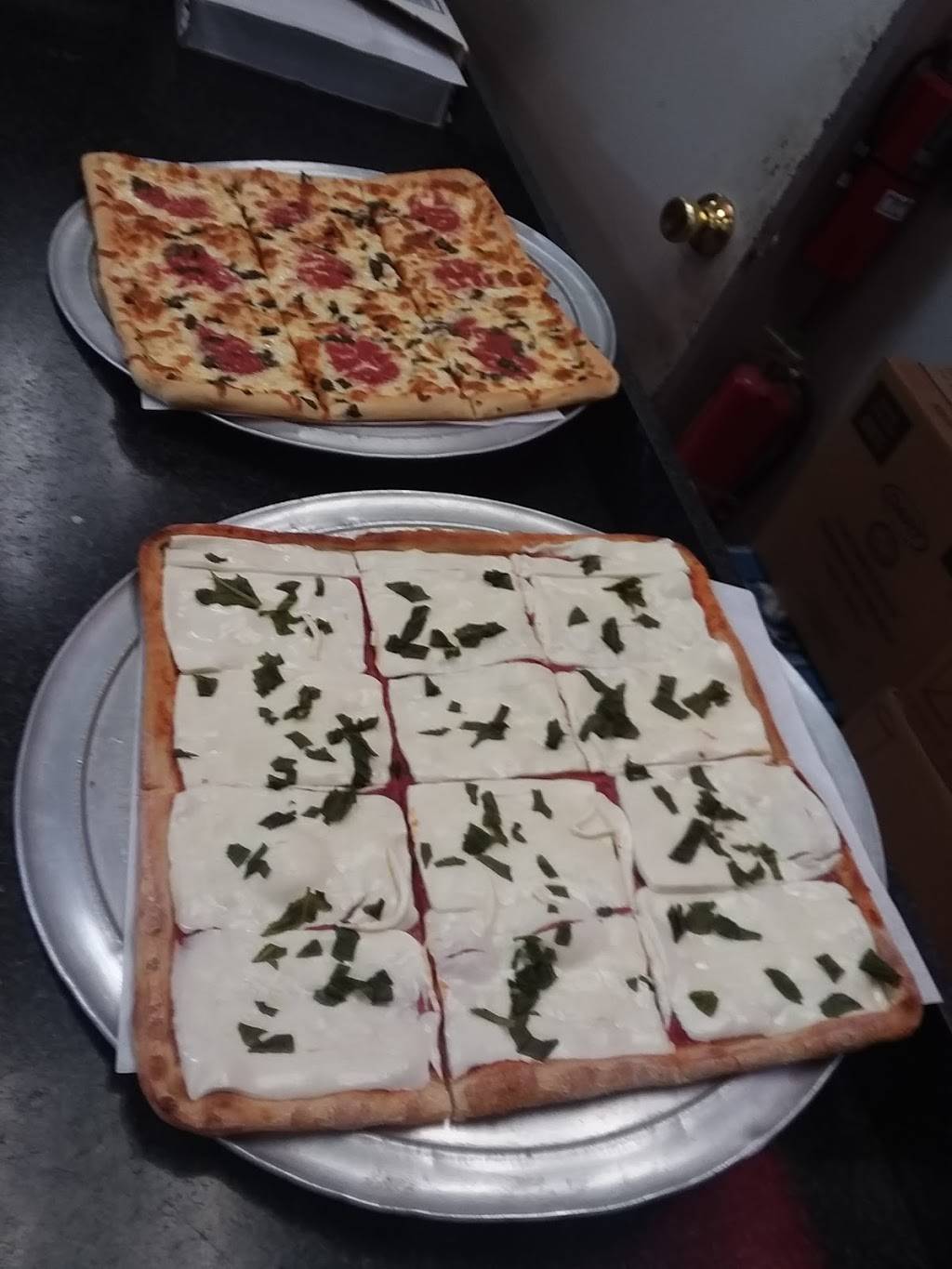 Hometown Deli & Pizzeria | restaurant | 812 NY-52, Fishkill, NY 12524, USA | 8458969730 OR +1 845-896-9730