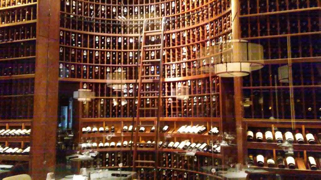 Perrys Steakhouse & Grille | restaurant | 114 W 7th St, Austin, TX 78701, USA | 5124746300 OR +1 512-474-6300