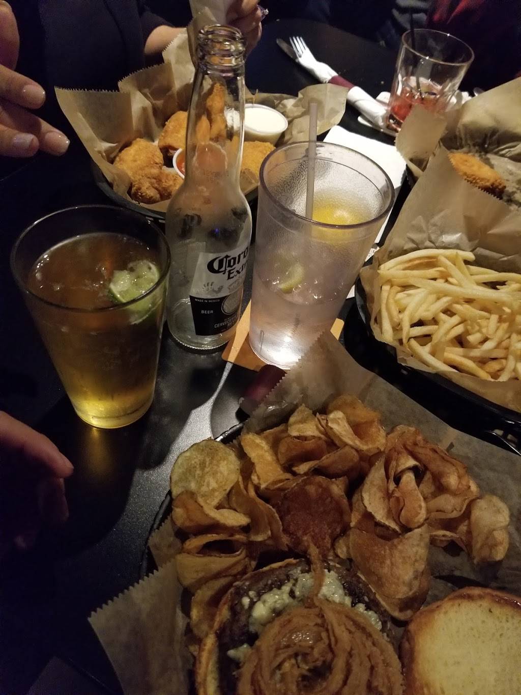 601 Bar & Grill | restaurant | 601 Army Trail Blvd F, Addison, IL 60101, USA | 6304589300 OR +1 630-458-9300