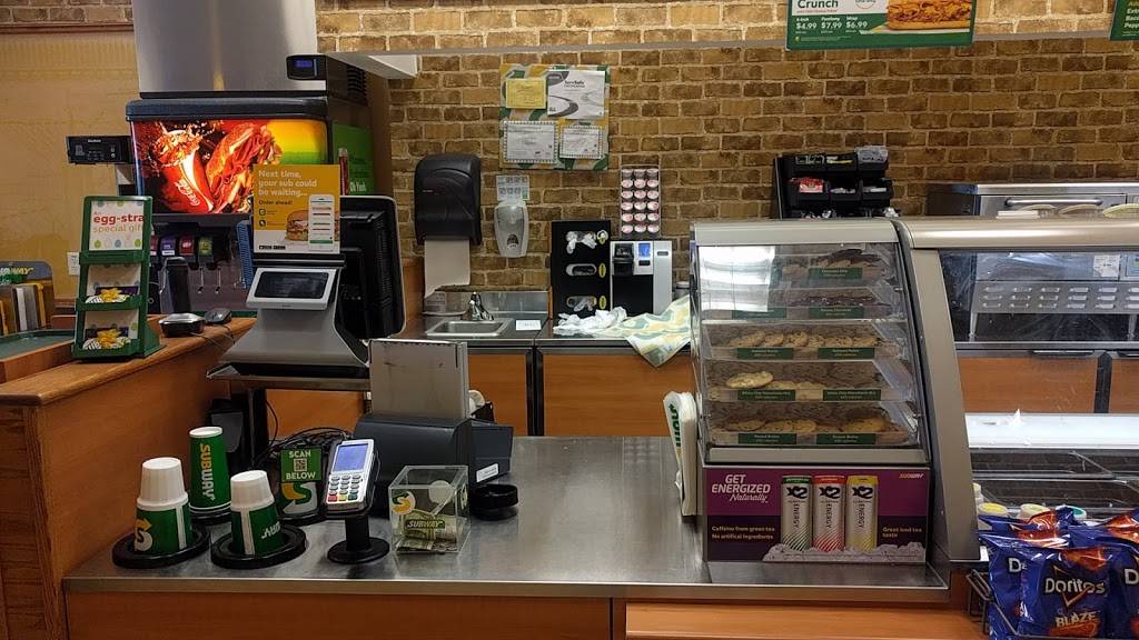 Subway | restaurant | 19 High St, Clinton, MA 01510, USA | 9787334483 OR +1 978-733-4483