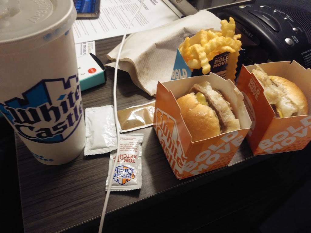 White Castle | restaurant | 1800 Oakton St, Elk Grove Village, IL 60007, USA | 8477180324 OR +1 847-718-0324