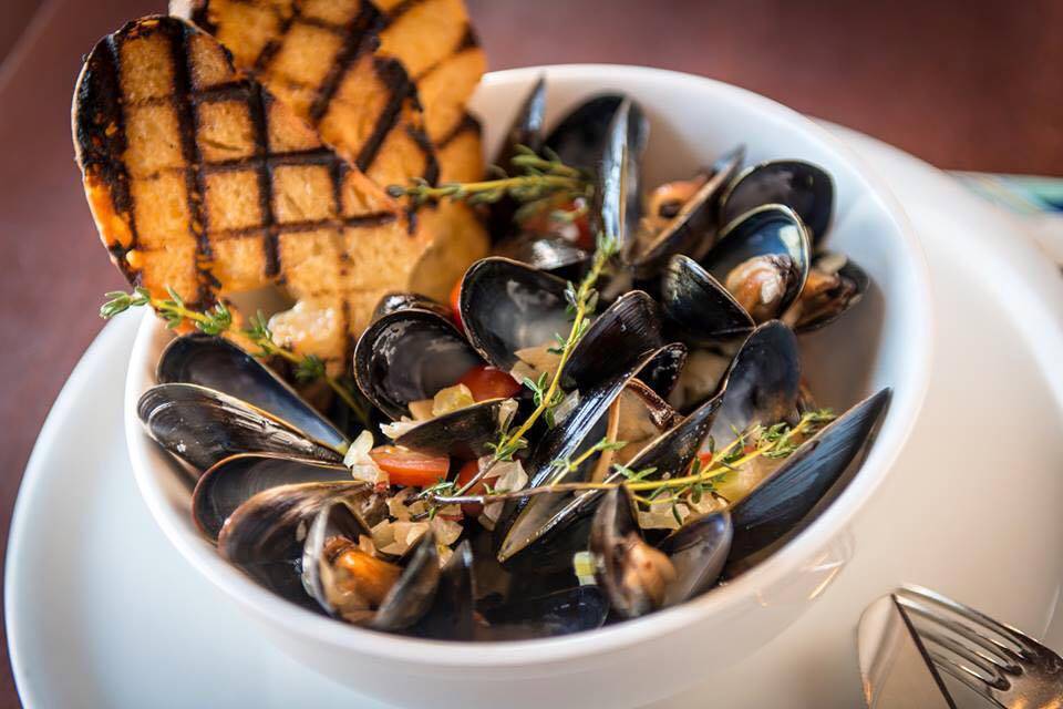 A Mano | restaurant | 24 Franklin Ave, Ridgewood, NJ 07450, USA | 2014932000 OR +1 201-493-2000