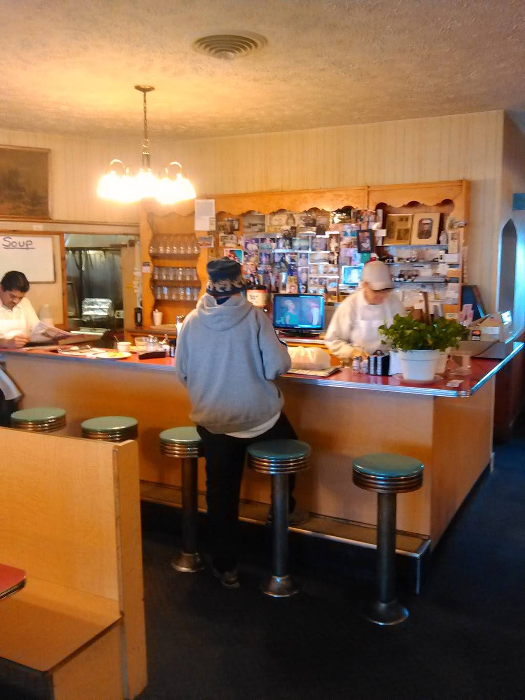 Dons Oasis Restaurant | restaurant | 519 N West Ave, Freeport, IL 61032, USA | 8152339385 OR +1 815-233-9385