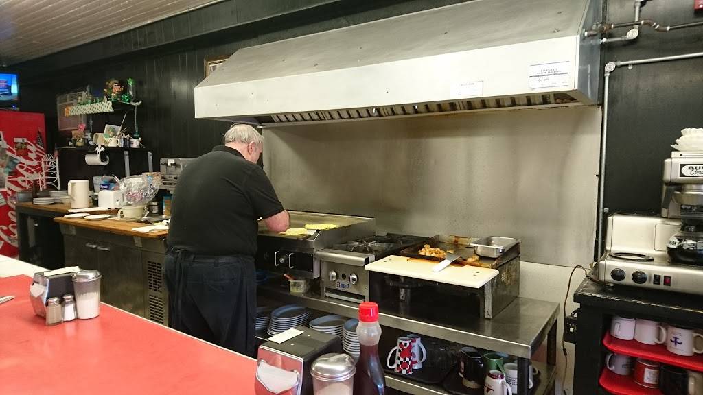 Brunettis Luncheonette | restaurant | 619 Center St, Wallingford, CT 06492, USA | 2032659208 OR +1 203-265-9208