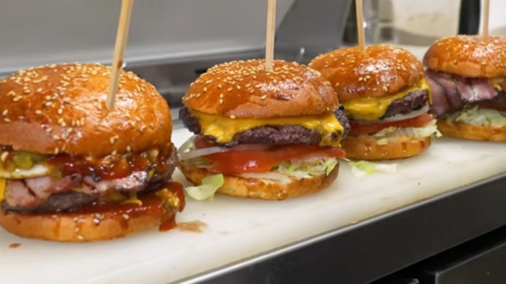 Burger boy lounge | night club | 2657 W Devon Ave, Chicago, IL 60659, USA | 7738560236 OR +1 773-856-0236