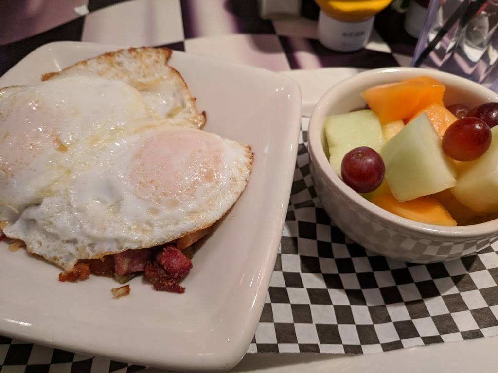 Indy 500 Grill | restaurant | Col. H. Weir Cook Memorial Dr, Indianapolis, IN 46241, USA | 3172410460 OR +1 317-241-0460