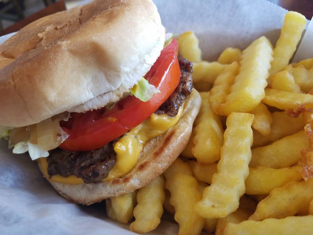 Big V | restaurant | 716 N 3rd Ave, Chatsworth, GA 30705, USA | 7066950982 OR +1 706-695-0982